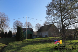 Dom z budynkami gospodarczymi- Karczówka